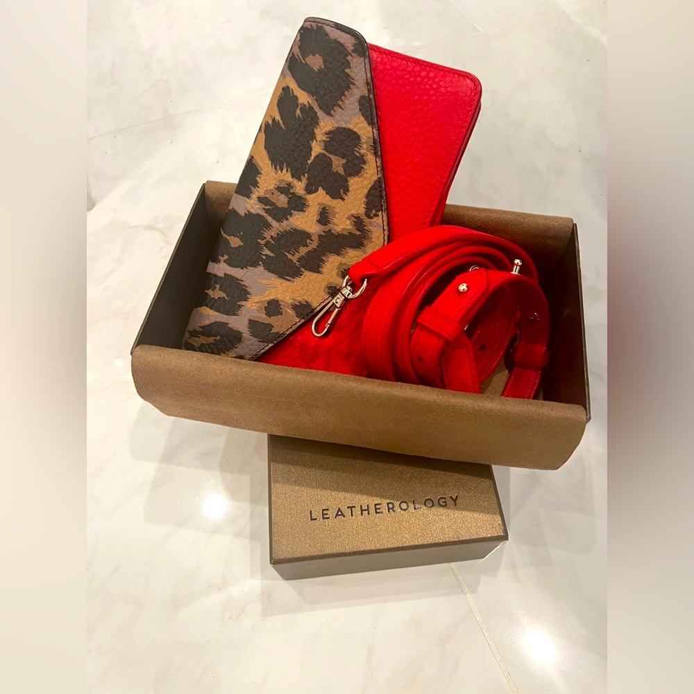EUC! DVF x Leatherology animal print/red convertible wallet/crossbody.